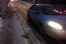 Девушка на приоре выехала на тротуар и врезалась в дерево на 217-й Стрелковой